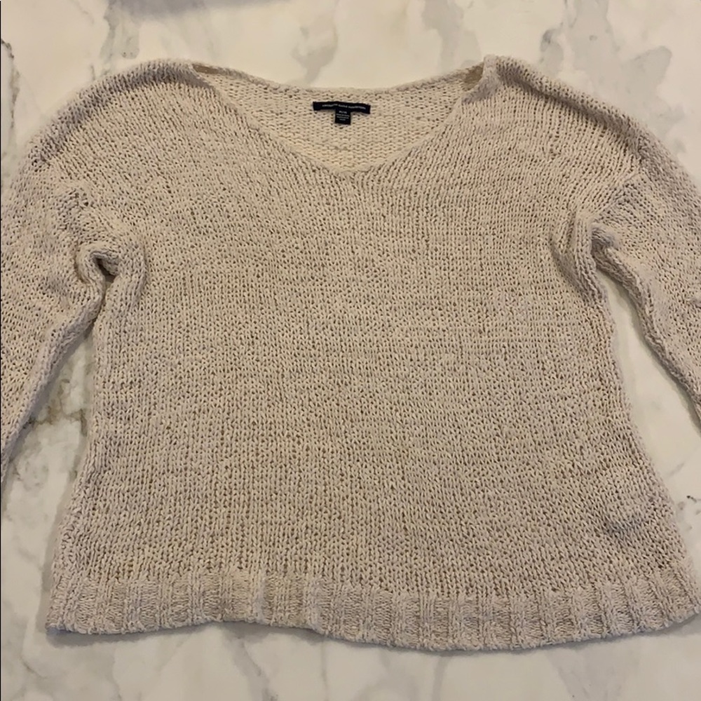 American Eagle cream v-neck sweater, size M